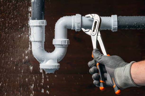 Professional Drain Cleaning technician working in Mc Clure, IL